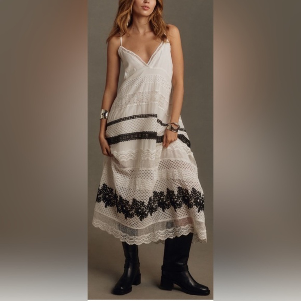 NWT‎ Anthropologie V-Neck Lace Midi Dress in Black and White - XS